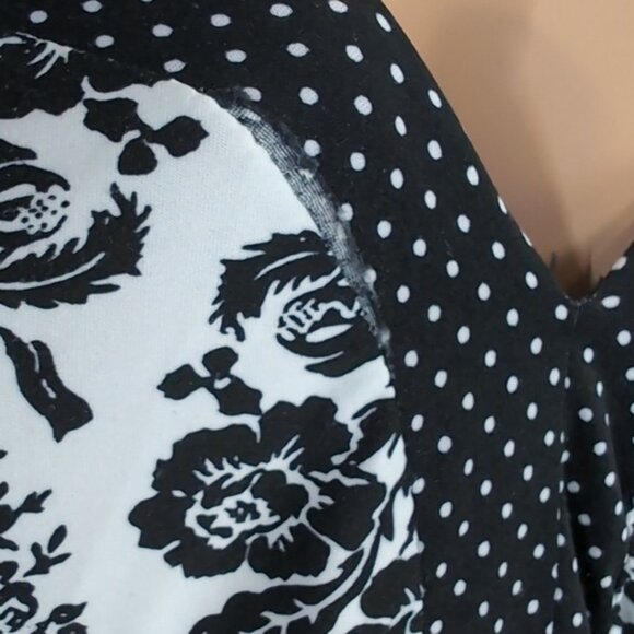 💠Laura Ashley Sleepwear Set Womens Size Large Black White Damask Robe Dress PJs - Picture 12 of 14